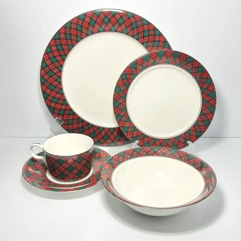 Arita “Tartan Plaid” 13-Piece Ceramic Dinnerware Set